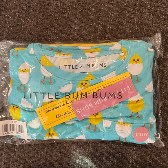 Little Bum Bums Chick magnet and shorts - Picture 2 of 3